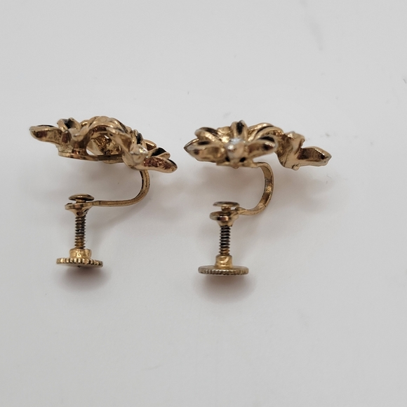 Vintage Rhinestone Flower Triad Cluster Black Gold Tone Screwback Earrings - Picture 5 of 7